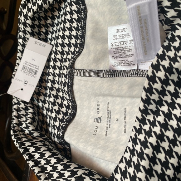 New with tags Lou & Grey stretch pants - Picture 7 of 7